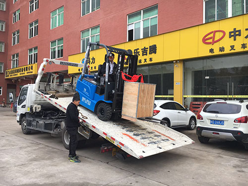 廈門電動叉車公司，銷售比亞迪電動叉車2.5噸一臺
