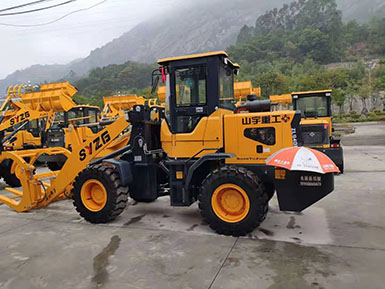 恭喜羅總喜提新車，山宇裝載機(jī)940走起，山宇重工，助您成功！